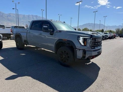 Used 2025 GMC Sierra 2500 AT4 AWD/4WD image 3