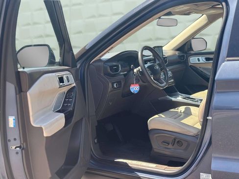 Used 2021 Ford Explorer Platinum w/ Equipment Group 601A image 9