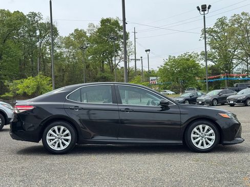 Used 2018 Toyota Camry LE FWD image 6