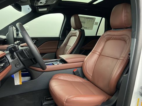 Used 2025 Lincoln Aviator Reserve image 28
