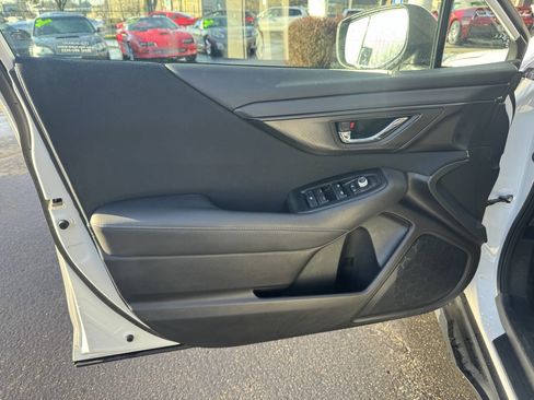 Used 2022 Subaru Outback Premium image 5