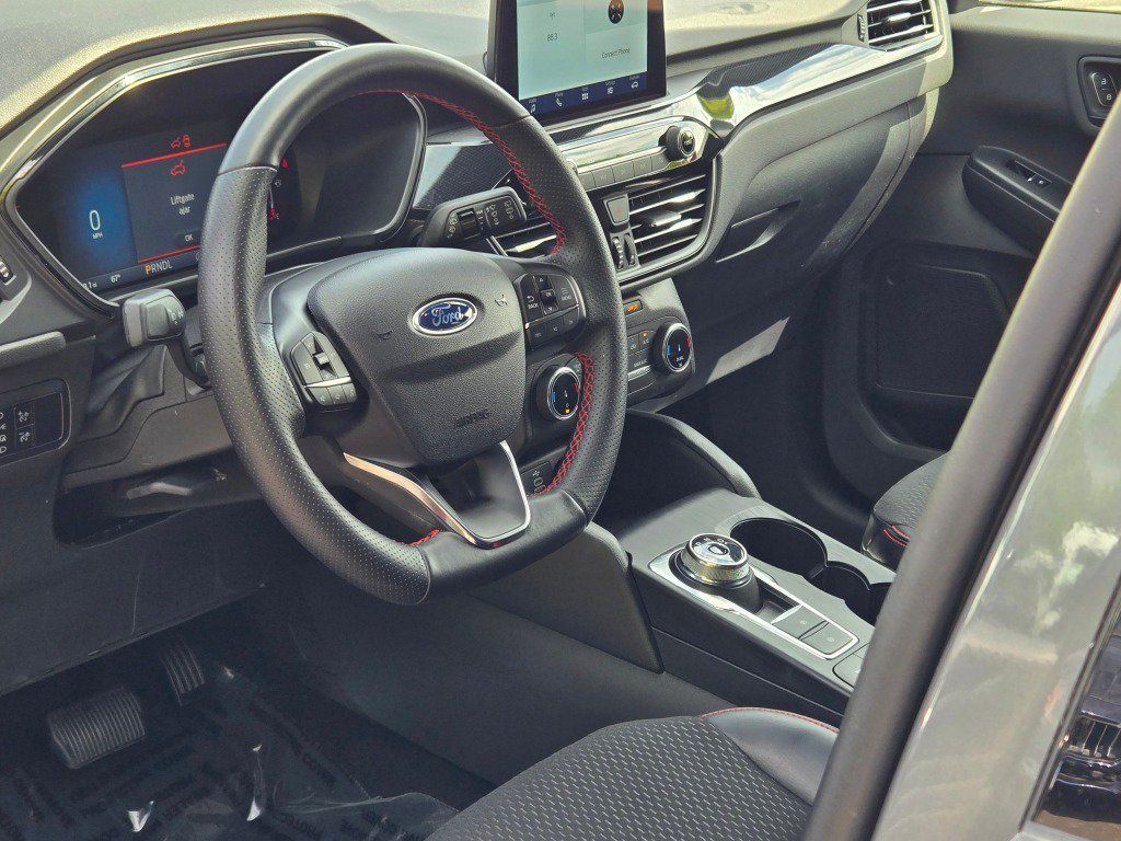 Used 2025 Ford Escape ST-Line AWD/4WD image 24