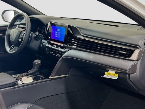 New 2026 Toyota Camry Hybrid FWD image 25