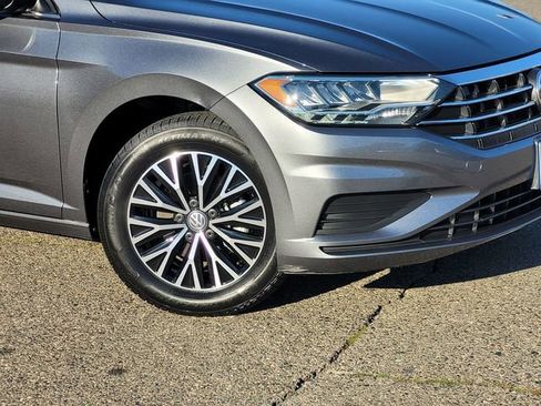 Used 2021 Volkswagen Jetta SE w/ SE Cold Weather Package image 6