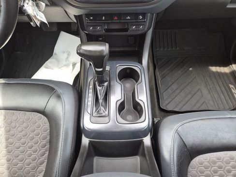 Used 2015 Chevrolet Colorado Z71 AWD/4WD image 31