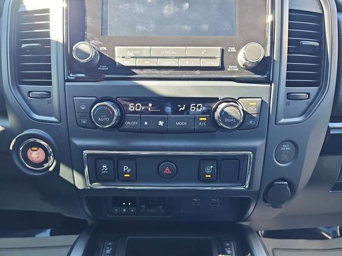 Used 2024 Nissan Titan SV w/ SV Convenience Package image 25