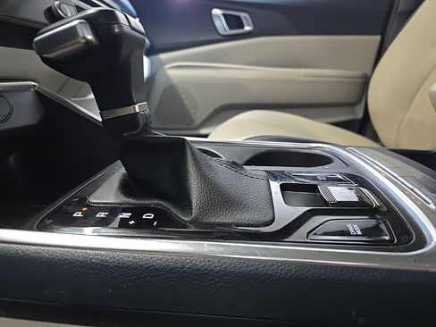 Certified 2025 Kia Carnival EX FWD image 23