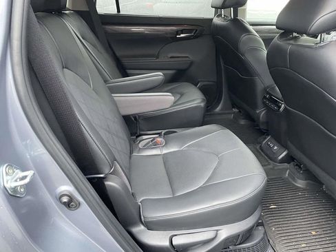 Used 2023 Toyota Highlander Platinum image 46