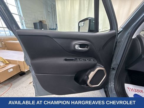 Used 2017 Jeep Renegade Latitude w/ Cold Weather Group AWD/4WD image 30