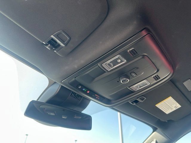Certified 2025 Chevrolet Suburban Z71 AWD/4WD image 27