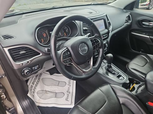 Used 2021 Jeep Cherokee Latitude Plus w/ Mopar Interior Package image 13