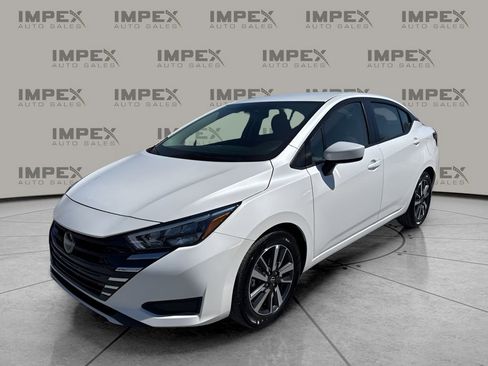 Used 2025 Nissan Versa SV image 1
