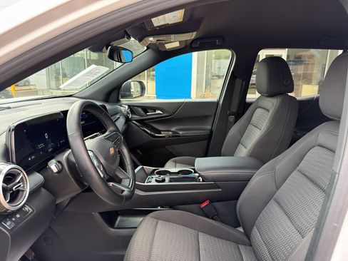 Certified 2026 Chevrolet Equinox LT FWD image 3