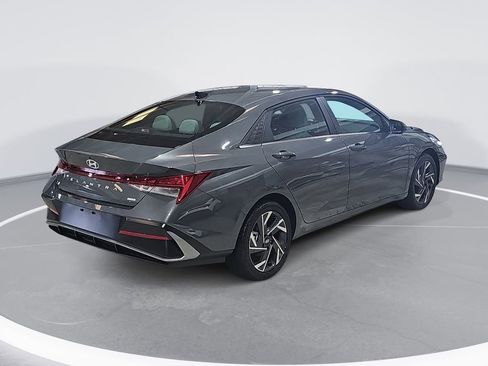 New 2026 Hyundai Elantra Limited FWD image 5