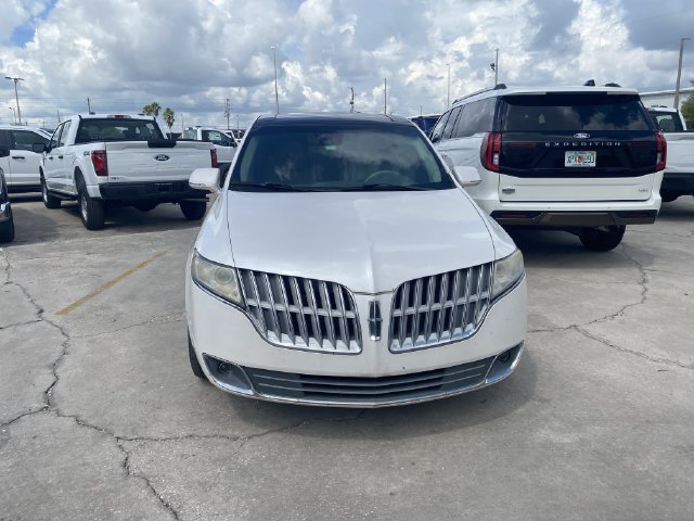 Used 2010 Lincoln MKT AWD image 2