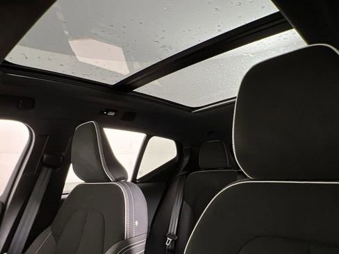 Certified 2025 Volvo XC40 B5 Plus image 18