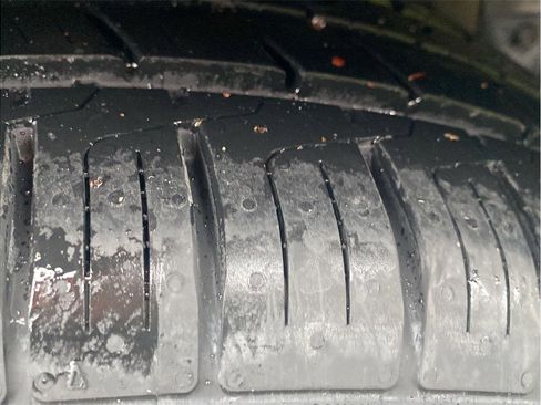 Used 2016 Lincoln MKS AWD w/ Livery Package image 12