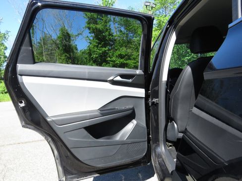Used 2023 Volkswagen Taos SE AWD/4WD image 18