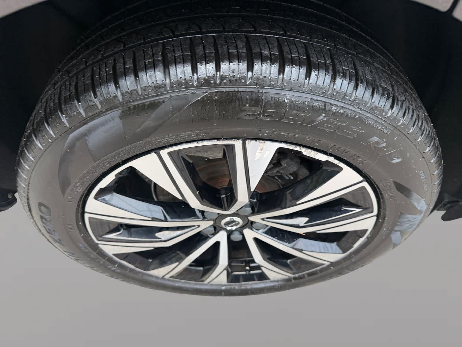Used 2023 Volvo XC60 B5 Plus AWD/4WD image 9