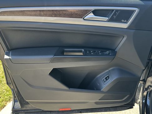 Used 2019 Volkswagen Atlas SEL Premium AWD/4WD image 16