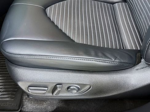 Used 2023 Toyota Highlander XSE AWD/4WD image 21
