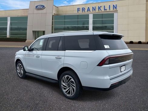 New 2026 Lincoln Navigator Premiere image 5