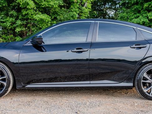 Used 2019 Honda Civic Sport image 2