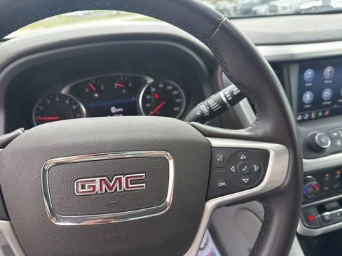 Used 2023 GMC Acadia SLT FWD image 18