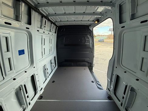 New 2024 Mercedes-Benz eSprinter 170 Cargo image 26