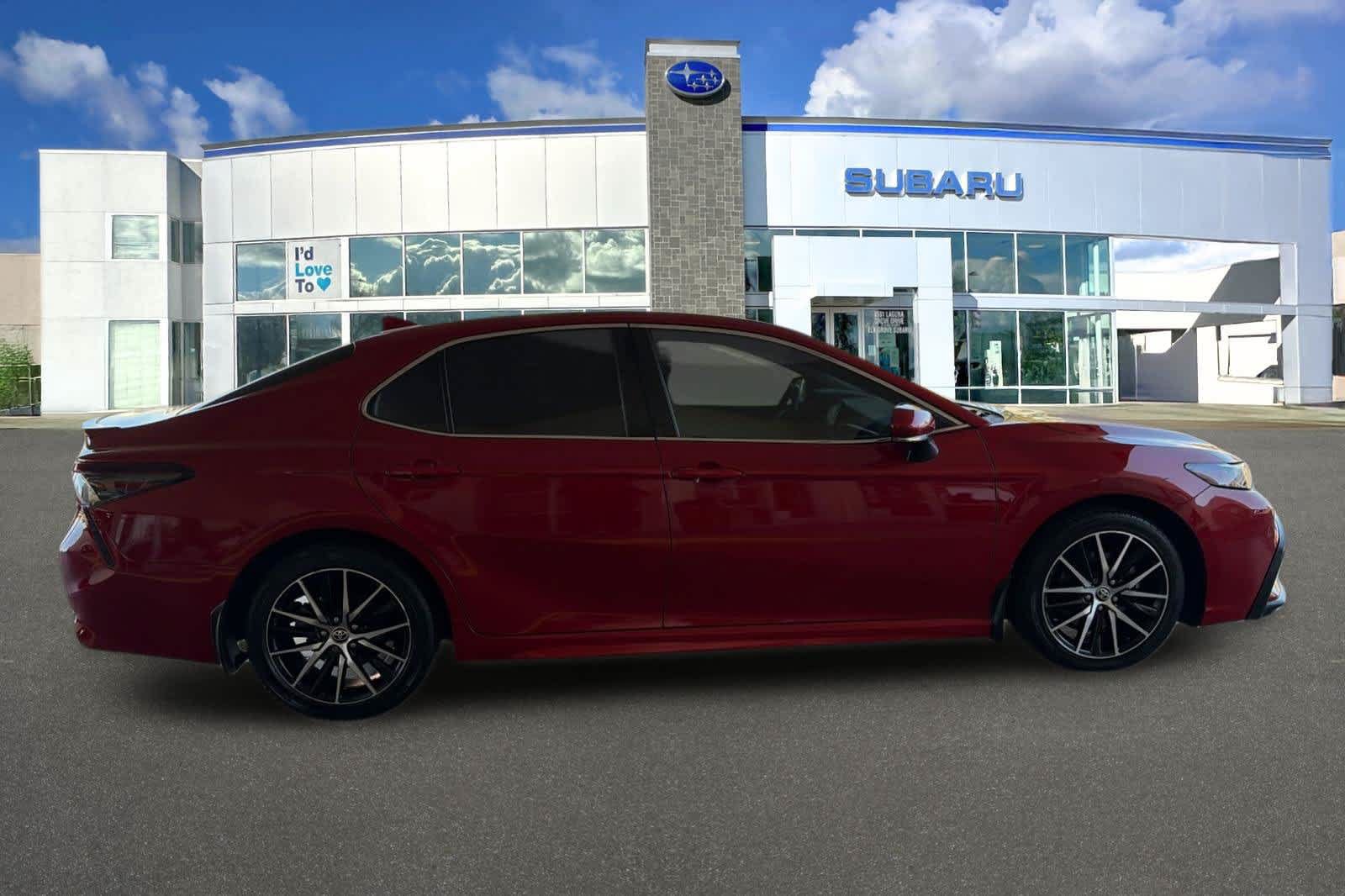 Used 2022 Toyota Camry SE FWD image 6