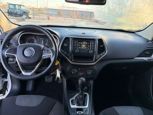 Used 2016 Jeep Cherokee Sport image 12