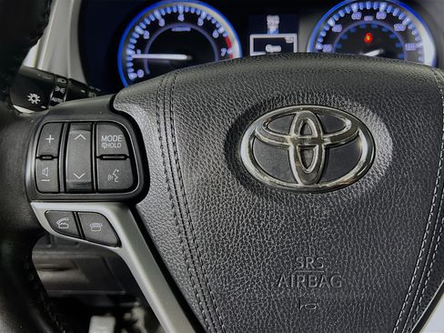 Used 2015 Toyota Highlander Limited Platinum FWD image 19