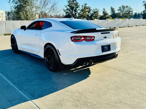 Used 2020 Chevrolet Camaro LT image 9
