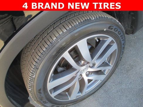 Used 2018 Honda Pilot Touring image 2