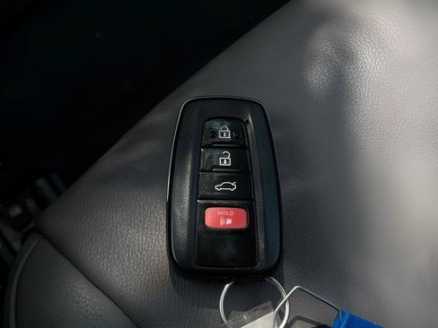 Used 2019 Toyota Camry XSE FWD image 33