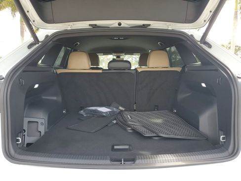 Used 2025 Volkswagen Atlas Cross Sport SE w/ Black Wheel Package image 9