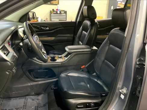 Used 2021 GMC Acadia SLE w/ Driver Convenience Package image 8