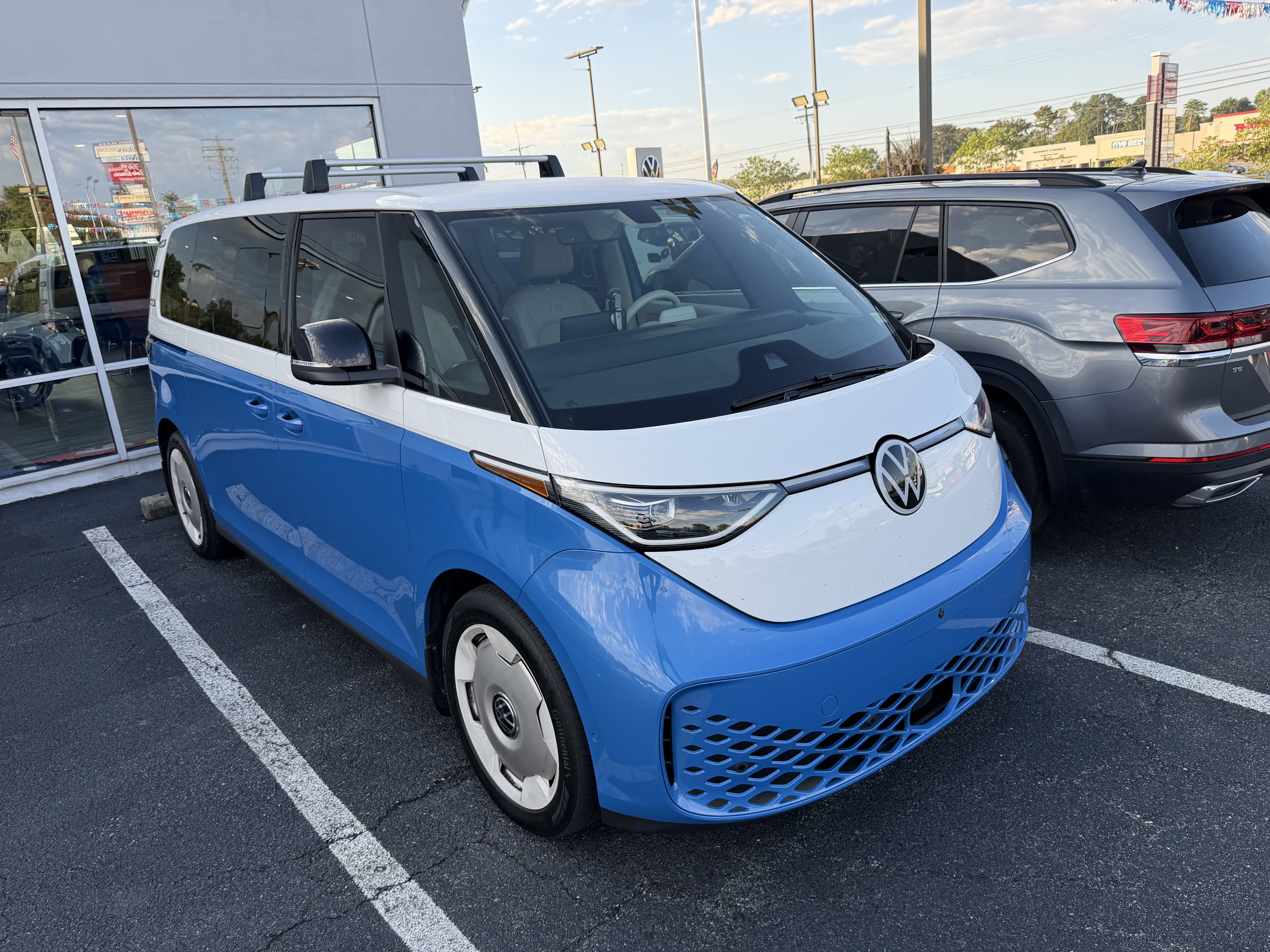 Used 2025 Volkswagen ID. Buzz 1st Edition AWD/4WD image 11