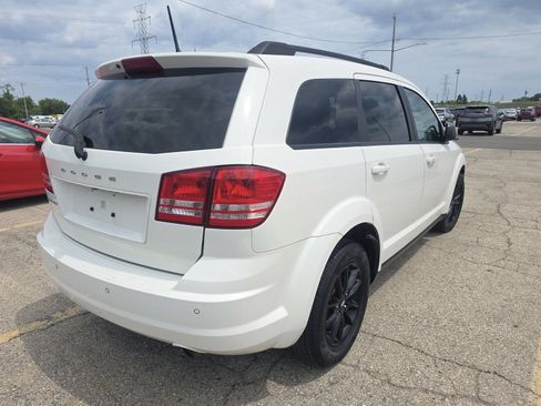 Used 2020 Dodge Journey SE w/ Blacktop Package FWD image 4