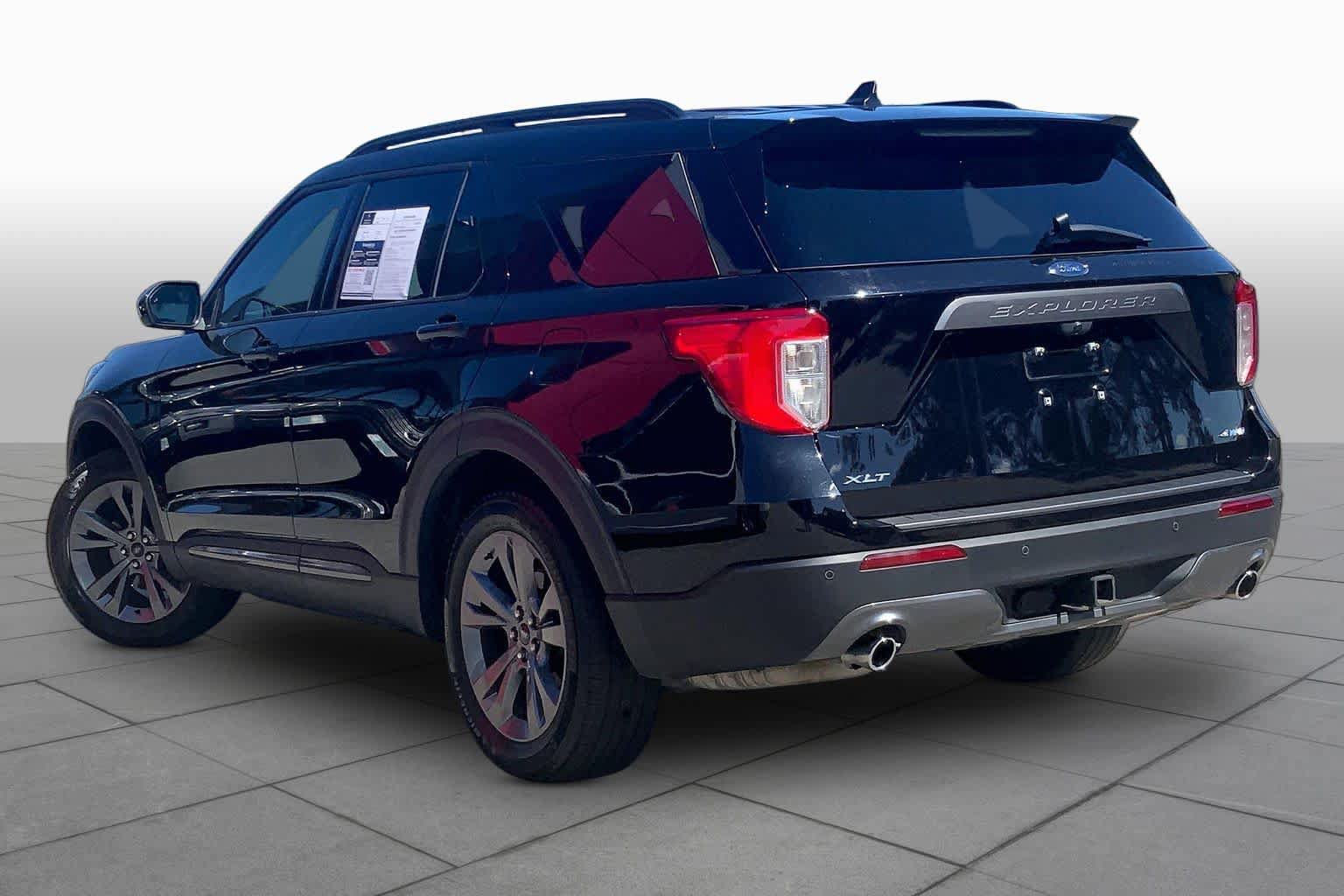 Used 2022 Ford Explorer XLT w/ Equipment Group 202A AWD/4WD image 12