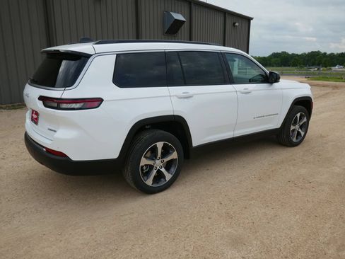 New 2026 Jeep Grand Cherokee L Limited w/ Trailer Tow Package AWD/4WD image 5
