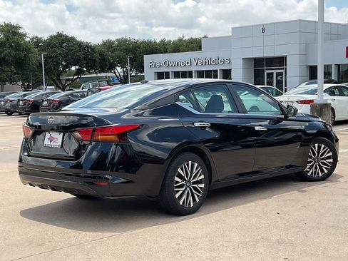 Used 2025 Nissan Altima 2.5 SV FWD image 4
