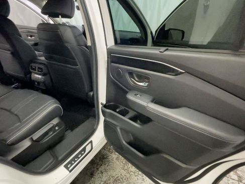 Certified 2025 Honda Pilot Elite image 19