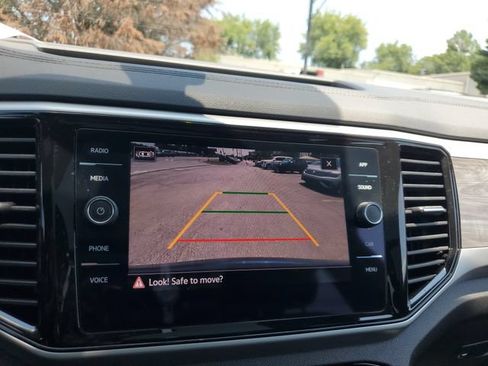 Certified 2023 Volkswagen Atlas Cross Sport SE w/ Panoramic Sunroof Package FWD image 31