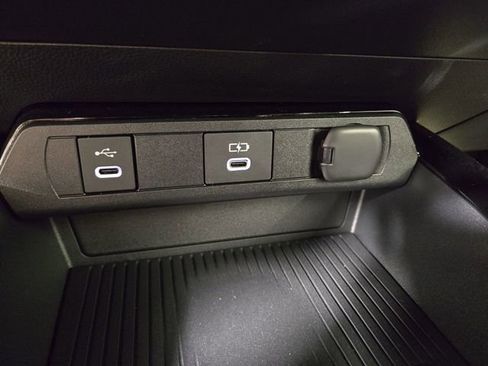 New 2026 Toyota Prius LE FWD image 25