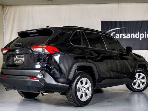 Used 2021 Toyota RAV4 LE FWD image 8