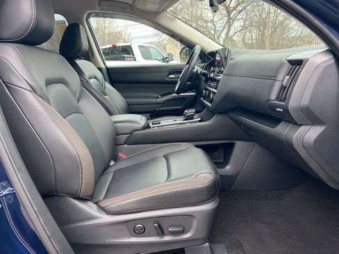 Used 2024 Nissan Pathfinder SL image 28