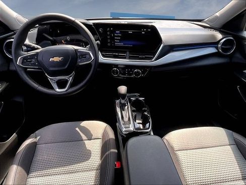 New 2026 Chevrolet Trax LT w/ Driver Confidence Package FWD image 5