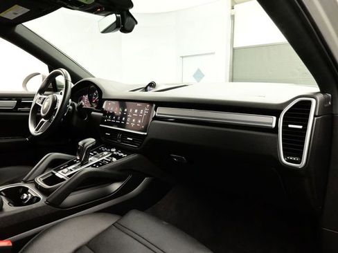 Certified 2022 Porsche Cayenne S AWD/4WD image 19