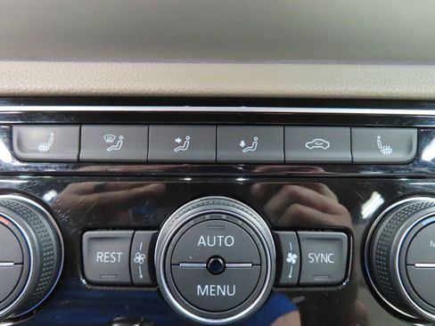 Used 2021 Volkswagen Atlas SEL R-Line AWD/4WD image 51